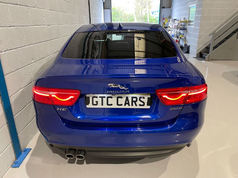 JAGUAR XE