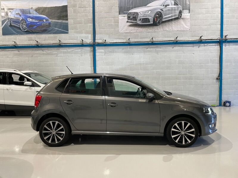 VOLKSWAGEN POLO