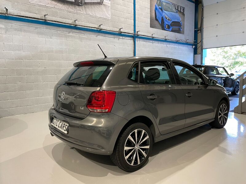 VOLKSWAGEN POLO