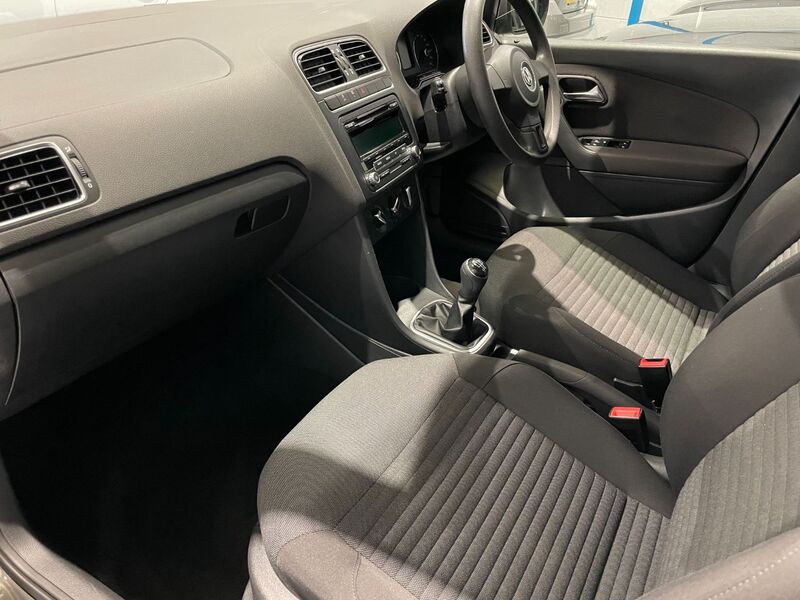 VOLKSWAGEN POLO